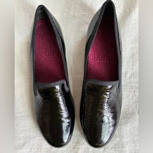MUNRO Women’s Black Patent Leather Smoking Slippers Loafers Slip On Flats Sz 8
